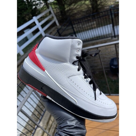 Air Jordan 2 Retro OG ‘Chicago’ 2022 - Women’s 11 /Men’s 9.5 (DX2454-106) - VNDS - Picture 6 of 11